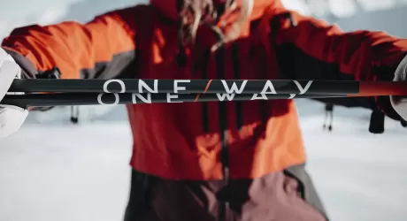 ONE WAY - Nuova immagine di marca e lancio dei bastoncini da sci alpino personalizzabili