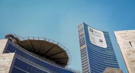 MILANO - Palazzo Lombardia in veste olimpica, fotogallery