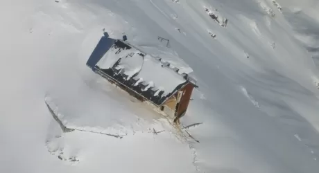 VAL SENALES VAL PASSIRIA - Il rifugio Petrarca all'Altissima ricostruito quest'estate