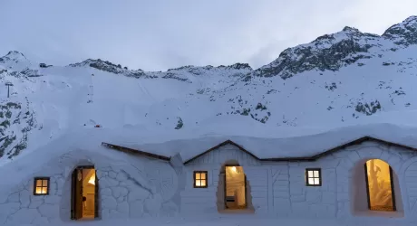 PRESENA - Tre camere igloo per dormire sul ghiacciaio, fotogallery