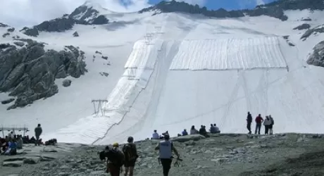 GHIACCIAI - Telo salva neve, un esperimento utile ma non risolutivo