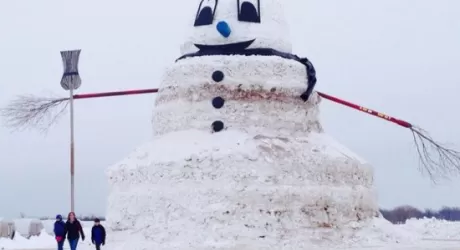 In Minnesota un pupazzo di neve alto 15 metri