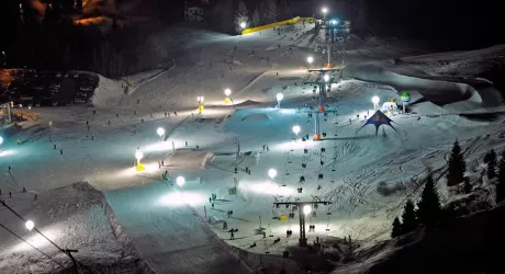 MONTE BONDONE - Da oggi torna lo sci notturno