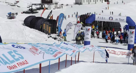 VAL SENALES - Gran finale Fisi, sci coi campioni e skitest