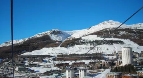SESTRIERE - Inizia in anticipo la stagione dello sci con 80 cm di neve fresca