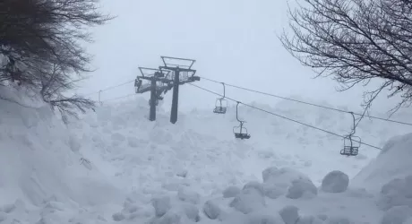 MONTE SIRINO - La seggiovia distrutta da una valanga