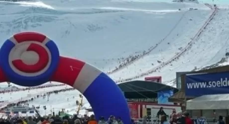 SOELDEN - Neve sul ghiacciaio Rettenbach salvo inizio Coppa del mondo