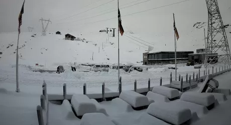 STELVIO - Passo chiuso, il ghiacciaio chiude in anticipo