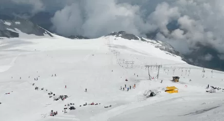 PASSO DELLO STELVIO - L'apertura al pubblico slitta almeno al 30 giugno