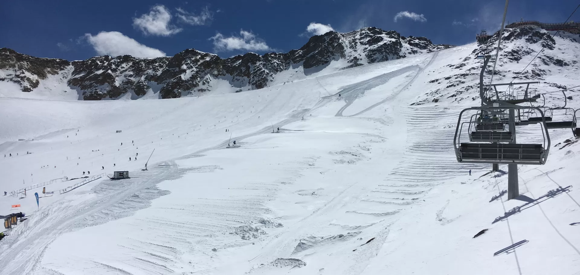 Piste sul ghiacciaio della Val Senales
