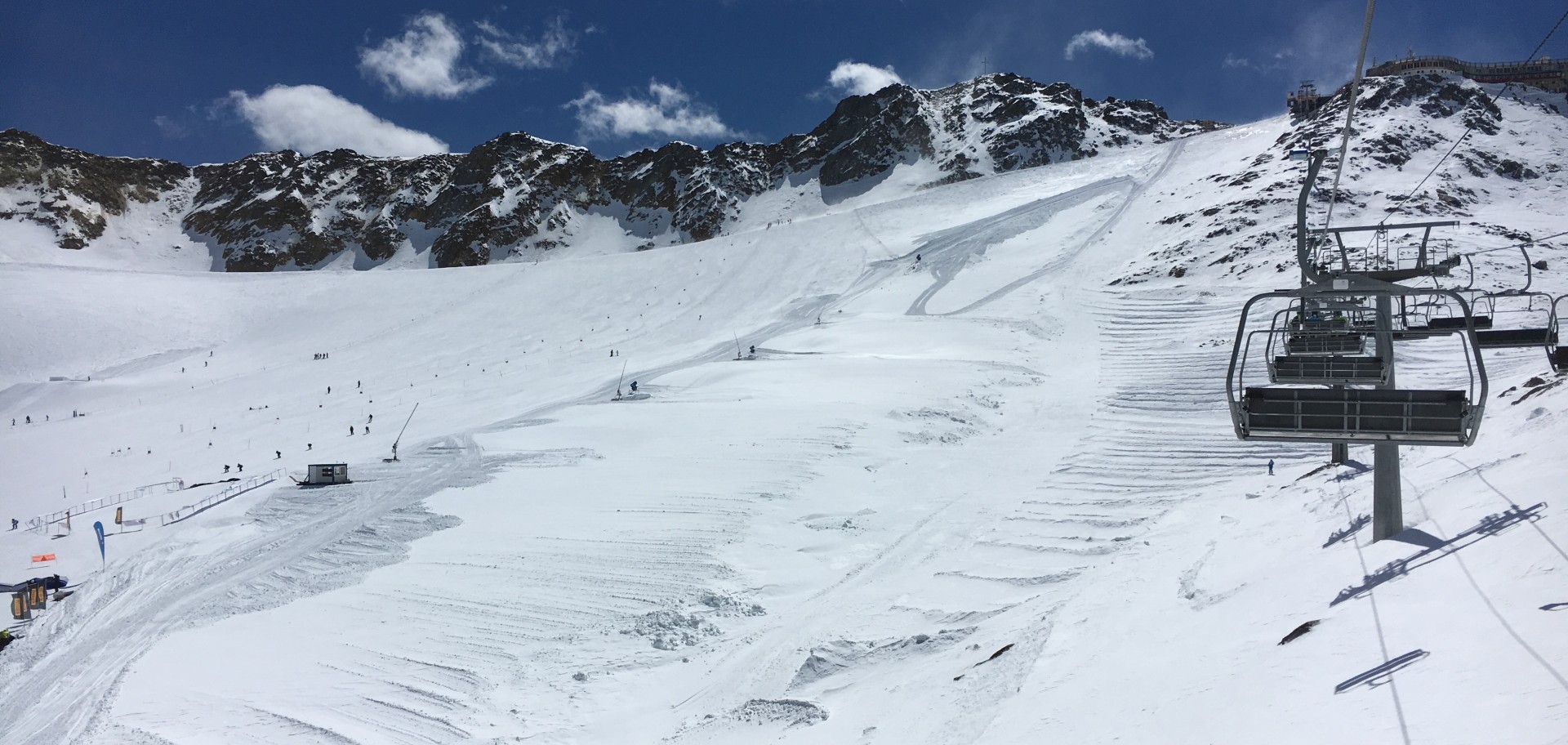 Piste sul ghiacciaio della Val Senales