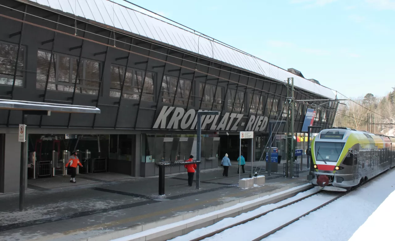 stazione treno e telecabina per plan de corones stazione treno e telecabina per plan de corones