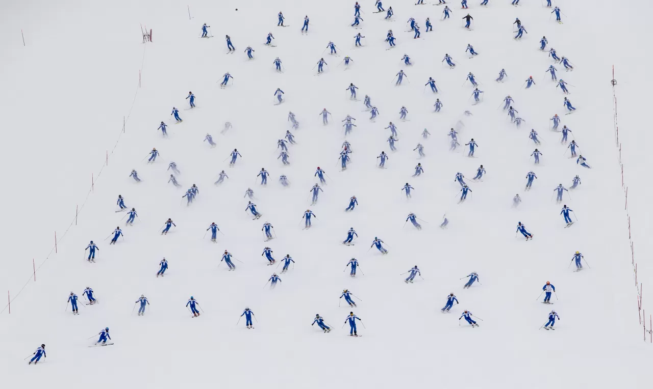 Gli istruttori nazionali in una coreografia in Val Senales