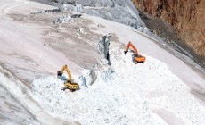 PITZTAL - Escavatori in azione a 3000 metri sul ghiacciaio 