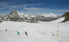 ZERMATT - Sci estivo al via dal 6 giugno, Cervinia invece attende 2 ok
