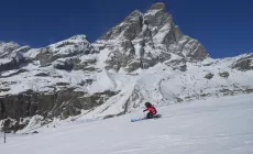 Cervinia, dal 5 maggio lo sci continua in quota