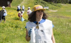 BORMIO - Federica Brignone fa le pulizie sulla pista da sci 