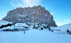 VAL GARDENA - Fino al 27 febbraio c'è il villaggio Smith davanti al rifugio Comici