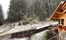 Ecco la prima neve! Fiocchi a 1500 metri sulle Alpi