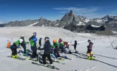 CERVINIA - Arrivano gli slalomisti francesi per allenarsi sul ghiacciaio