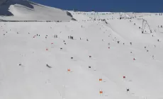 CERVINIA - Chiudono le piste sul versante italiano, si scia sul ghiacciaio