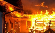 ALPE LUSIA - Incendio distrugge il rifugio Ciamp de le Strie