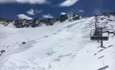 VAL SENALES - Bel tempo e voglia di sci: in 500 sul ghiacciaio