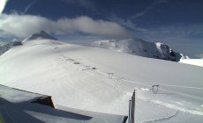 PASSO STELVIO - Ieri bufera di neve, countdown per lo sci estivo