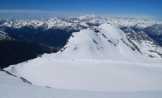 Stelvio riapre la strada, il 31 inizia lo sci estivo