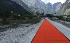 CIMOLAIS - Una pista da sci di fondo in plastica da 200 mila euro