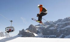 VAL GARDENA - La stagione dello sci prosegue fino al 10 aprile