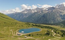 PONTEDILEGNO TONALE - Il palco sul lago Valbiolo che ospiterà il Water Music Festival