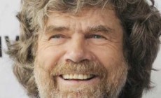 Messner polemico: "Croci e ripetitori, montagne come Disneyland"