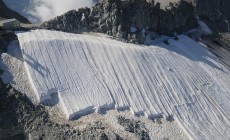 TONALE - Tolti i teli geotessili dal ghiacciaio Presena, fotogallery