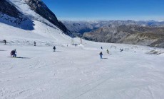 PASSO DELLO STELVIO - Si torna a sciare sul ghiacciaio, fotogallery