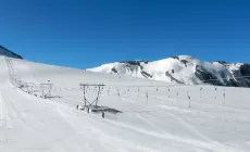 STELVIO - Arrivano anche gli slalomisti per allenarsi sul ghiacciaio