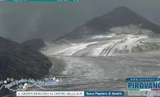 STELVIO - Troppo caldo, sci estivo sul ghiacciaio sospeso